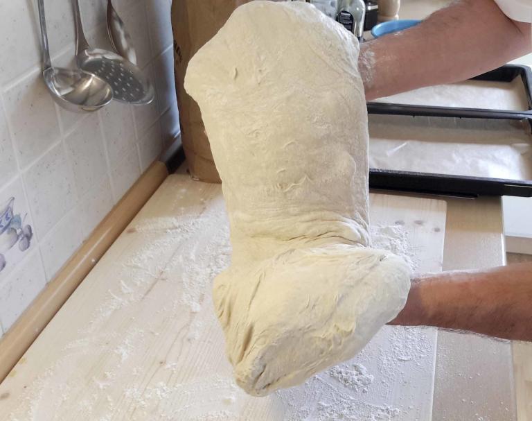 Dinkelbrötchen backen im Holzbackofen