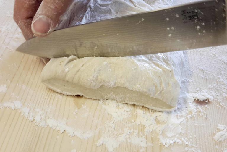 Dinkelbrötchen backen im Holzbackofen