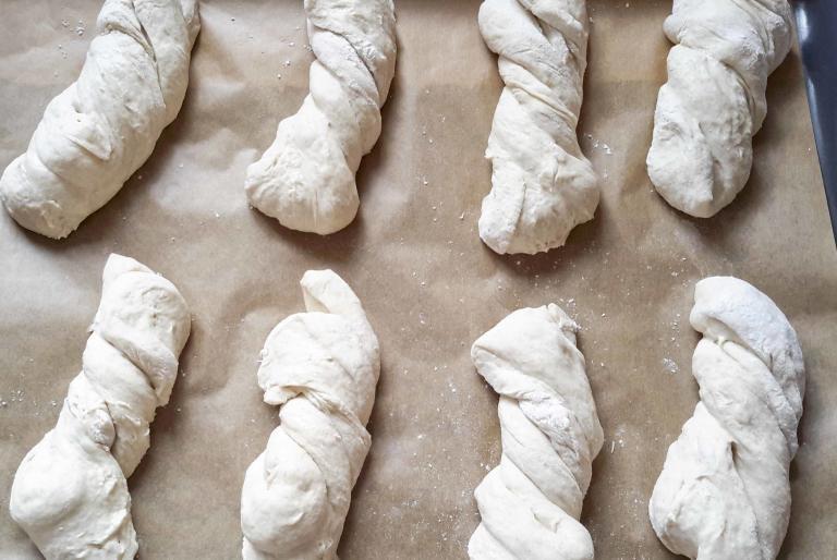 Dinkelbrötchen backen im Holzbackofen
