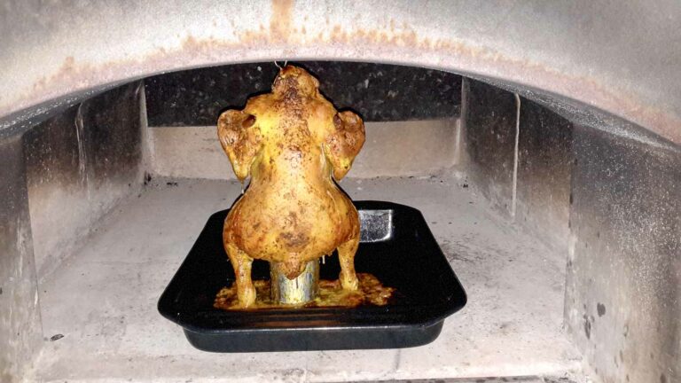 Bierdosenhähnchen aus dem Holzbackofen